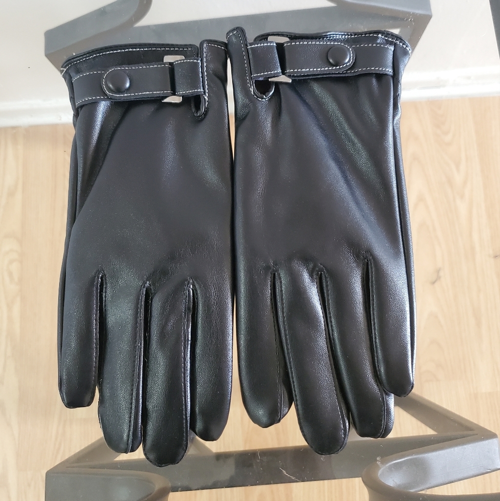 Men's gloves.
